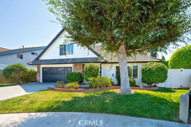 9572 Indian Wells Circle, Huntington Beach CA: https://media.crmls.org/medias/bfa220f0-0488-4c3c-8390-45d4dcedf723.jpg