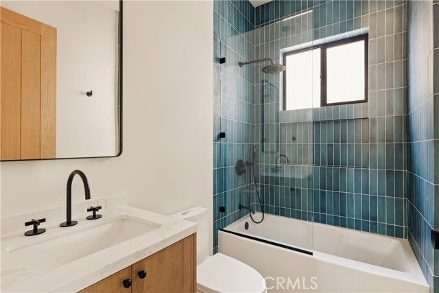 Detail Gallery Image 24 of 28 For 17852 Saticoy St, Reseda,  CA 91335 - 4 Beds | 3/1 Baths