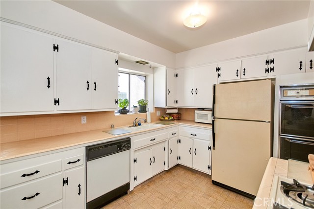 Image 11 of 30 For 30 North Vega Street
