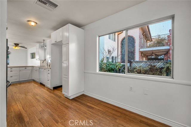 Detail Gallery Image 18 of 52 For 18419 Linnet, Tarzana,  CA 91356 - 3 Beds | 3 Baths