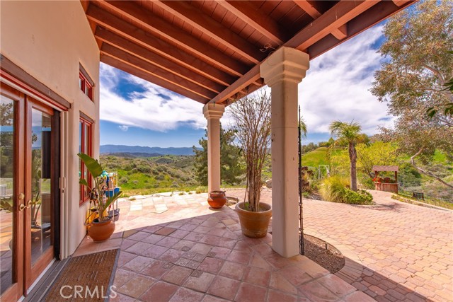 30505 Sloan Canyon Road, Castaic CA: https://media.crmls.org/medias/bfa3d044-1558-4ee2-a616-1d517dd87070.jpg