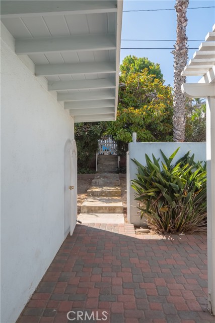 757 35th Street, Manhattan Beach, California 90266, 4 Bedrooms Bedrooms, ,2 BathroomsBathrooms,Residential,Sold,35th,SB21206332