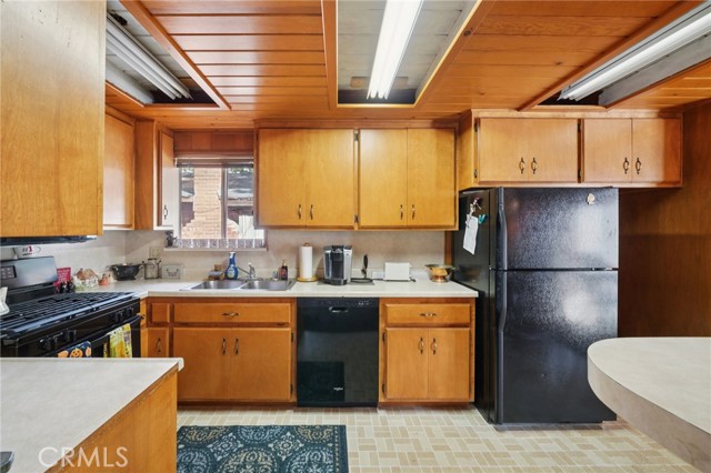 Detail Gallery Image 10 of 28 For 346 W North Shore Dr, Big Bear City,  CA 92314 - 3 Beds | 2 Baths