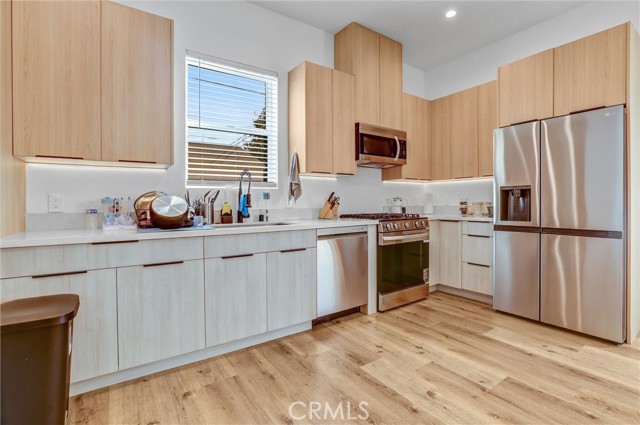 Detail Gallery Image 11 of 17 For 6904 Corbin Ave, Reseda,  CA 91335 - 2 Beds | 2 Baths