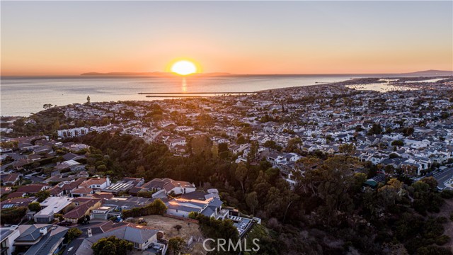 Detail Gallery Image 4 of 5 For 408 Mendoza, Corona Del Mar,  CA 92625 - 4 Beds | 4/2 Baths