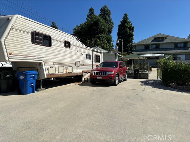 Detail Gallery Image 9 of 22 For 425 425 N Canyon, Monrovia,  CA 91016 - 6 Beds | 3/1 Baths