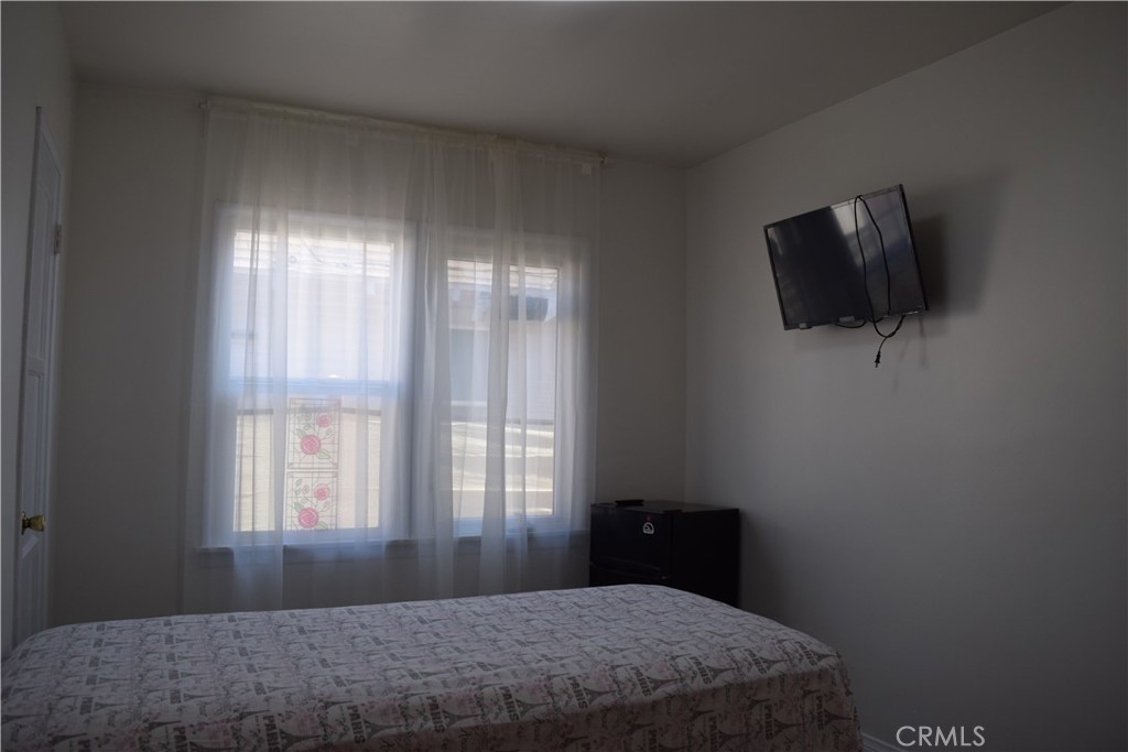 https://media.crmls.org/medias/bfa71284-6570-4d45-b647-2a532a30d5cd.jpg?preset=X-Large