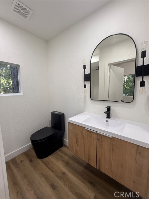 Detail Gallery Image 13 of 19 For 28487 Altamont Ct, Lake Arrowhead,  CA 92352 - 2 Beds | 2 Baths