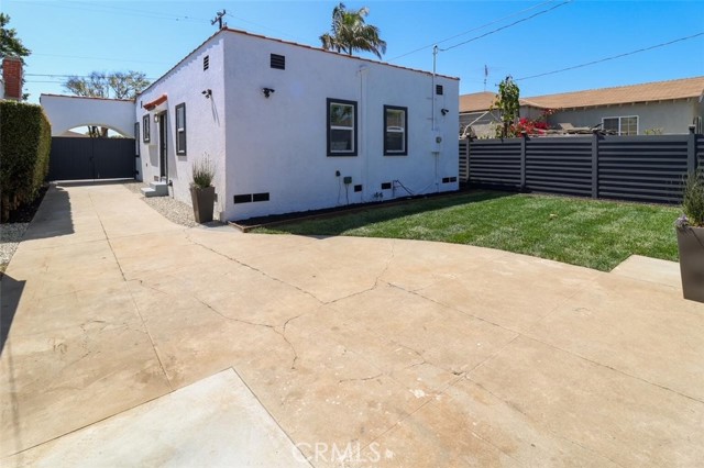 Detail Gallery Image 31 of 52 For 1040 S Grevillea Ave, Inglewood,  CA 90301 - 2 Beds | 2 Baths
