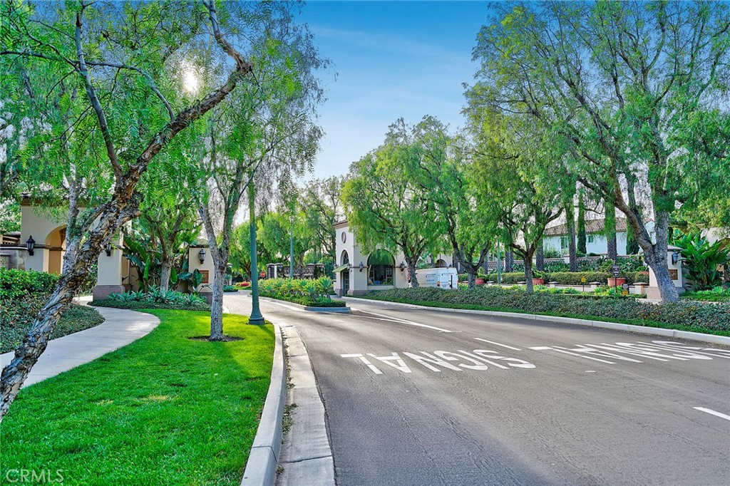 https://media.crmls.org/medias/bfa7d5a3-cccb-4f6c-9660-3a3801f05589.jpg?preset=X-Large