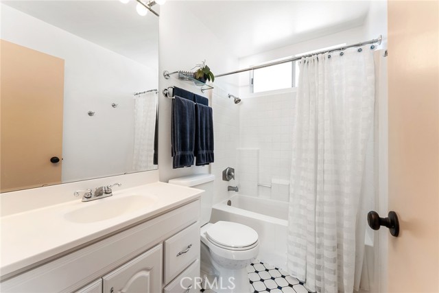 Detail Gallery Image 44 of 56 For 19852 Pandy Ct, Canyon Country,  CA 91351 - 3 Beds | 2/1 Baths