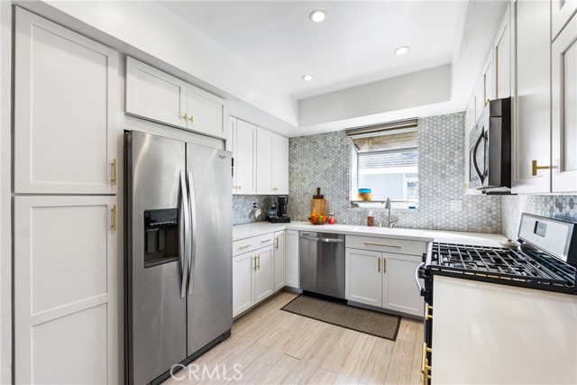 Detail Gallery Image 10 of 36 For 26873 Claudette St #112,  Canyon Country,  CA 91351 - 2 Beds | 2 Baths