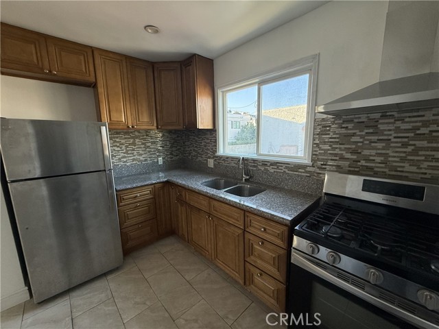 Detail Gallery Image 9 of 10 For 1415 N Cherokee #12,  Los Angeles,  CA 90028 - 2 Beds | 1 Baths