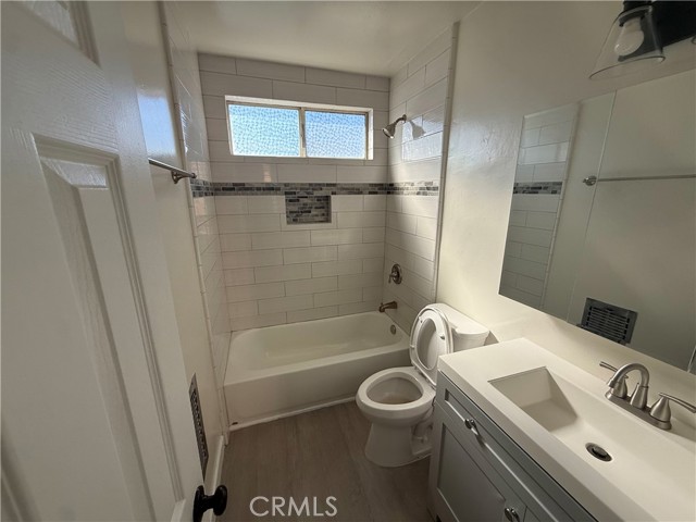 Detail Gallery Image 3 of 6 For 1193 N Ardmore #4,  Los Angeles,  CA 90029 - 2 Beds | 2 Baths