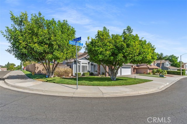 Detail Gallery Image 3 of 34 For 24708 Shoshone Dr, Murrieta,  CA 92562 - 5 Beds | 3 Baths