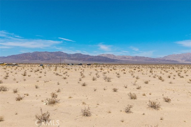 82935 Maya Rada Road, 29 Palms CA: https://media.crmls.org/medias/bfab98f5-1fe6-40b3-8b89-189d8b4d2145.jpg