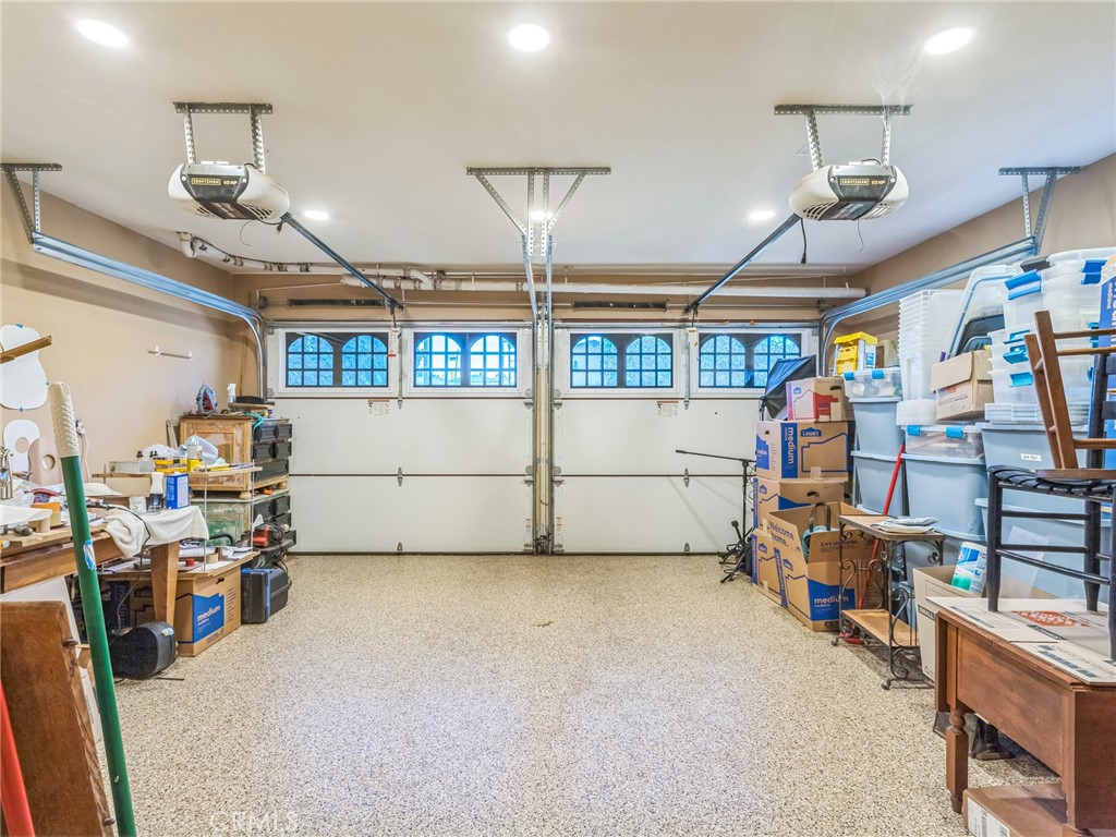 https://media.crmls.org/medias/bfaba6df-7caf-4f21-859b-8957a9979143.jpg?preset=X-Large