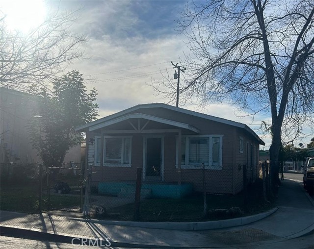 Detail Gallery Image 2 of 2 For 8301 Elm, Los Angeles,  CA 90001 - 3 Beds | 1 Baths