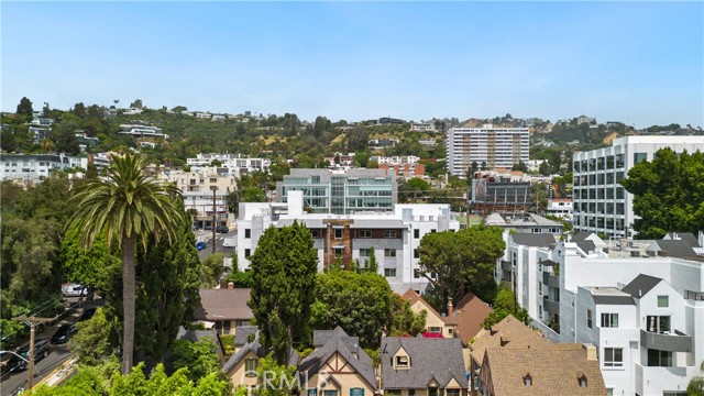 Detail Gallery Image 10 of 14 For 1014 Larrabee St, West Hollywood,  CA 90069 - 3 Beds | 2/1 Baths