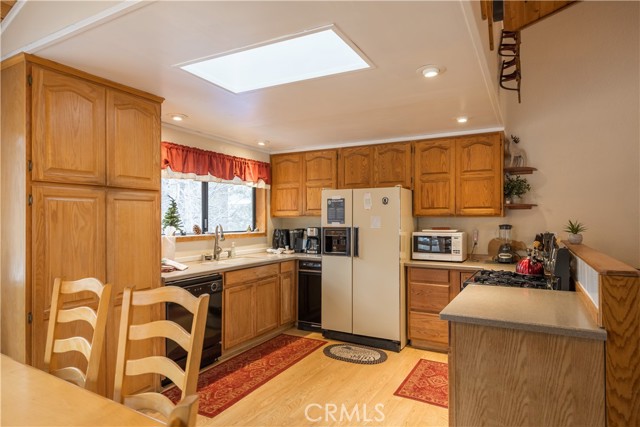 Detail Gallery Image 10 of 33 For 42324 Paramount, Big Bear Lake,  CA 92315 - 3 Beds | 2 Baths