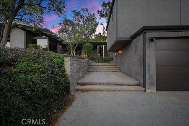 Detail Gallery Image 35 of 51 For 4750 Poe Ave, Woodland Hills,  CA 91364 - 4 Beds | 4 Baths