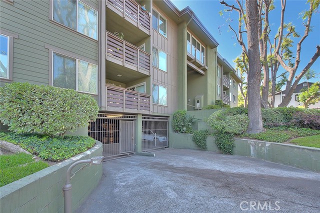 1720 Mission Street, South Pasadena CA: https://media.crmls.org/medias/bfaeefe1-8692-4519-a281-163f7f5f6e27.jpg