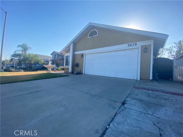 Detail Gallery Image 2 of 35 For 2618 Blue Fox Dr, Ontario,  CA 91761 - 4 Beds | 3 Baths
