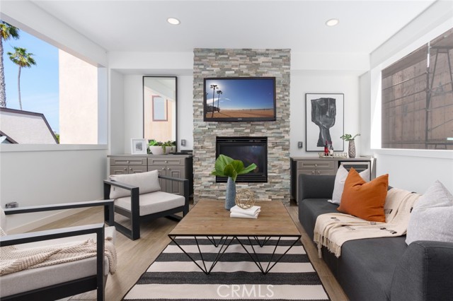 Detail Gallery Image 2 of 32 For 432 1/2 Goldenrod Ave, Corona Del Mar,  CA 92625 - 2 Beds | 2/1 Baths