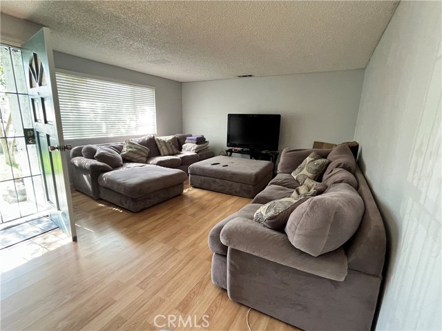 Detail Gallery Image 6 of 10 For 615 S Hewitt St, San Jacinto,  CA 92583 - 4 Beds | 3 Baths