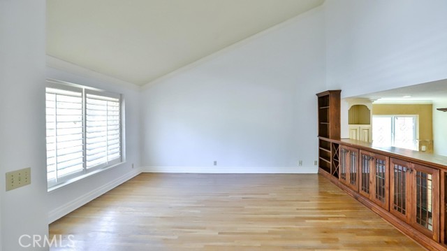 20931 Avenida Amapola, Lake Forest CA: https://media.crmls.org/medias/bfb01d24-de9d-4a50-aaeb-dbc64215b30b.jpg