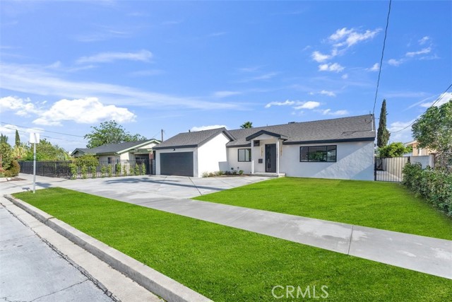 11240 Lull Street, Sun Valley CA: https://media.crmls.org/medias/bfb054b0-d53f-40cb-917d-506e77c1359b.jpg