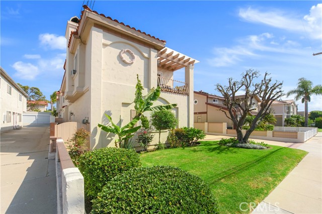 2217 Clark Lane, Redondo Beach, California 90278, 3 Bedrooms Bedrooms, ,2 BathroomsBathrooms,Residential,Sold,Clark,SB21198927