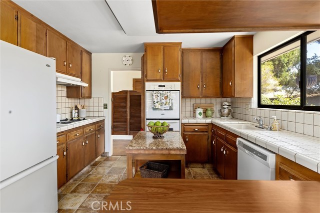 2030 Sombrero Drive, Los Osos CA: https://media.crmls.org/medias/bfb0f93a-0bf5-489e-94ae-cc397a6b2785.jpg