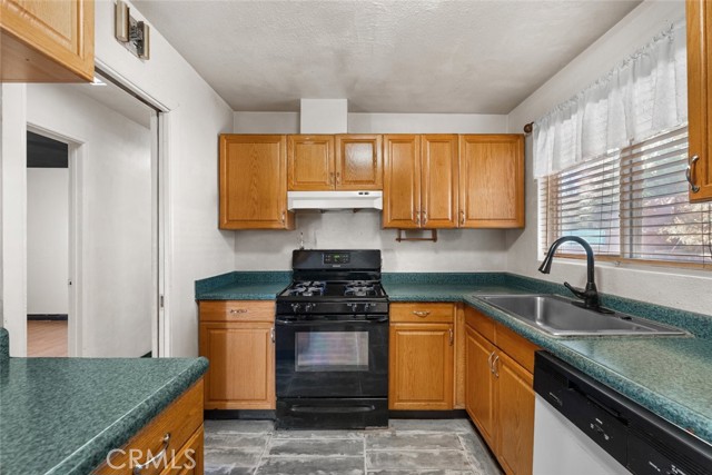 Detail Gallery Image 15 of 68 For 44221 4th St, Lancaster,  CA 93535 - 3 Beds | 2 Baths