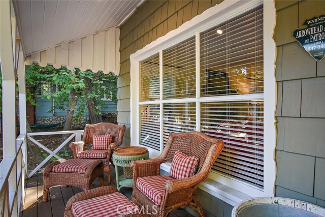 855 Lake Drive, Lake Arrowhead CA: https://media.crmls.org/medias/bfb21000-c0fb-486e-a9c2-53e7dde05d81.jpg