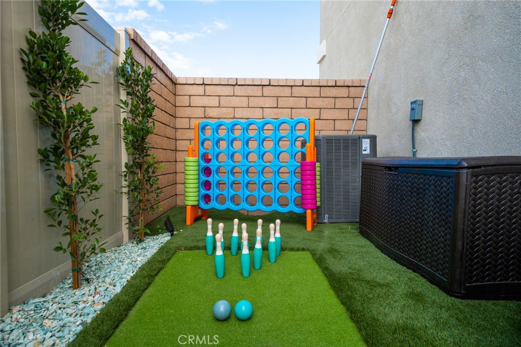 https://media.crmls.org/medias/bfb26d60-7739-4234-ab08-e5cb5a9951c7.jpg?preset=X-Large