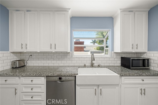 383 Park Avenue, Long Beach CA: https://media.crmls.org/medias/bfb41c5f-9e47-46ef-9db3-ab54fe91227a.jpg