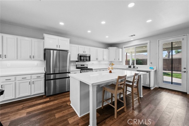 29409 Lake Hills Drive, Menifee CA: https://media.crmls.org/medias/bfb4a78a-4c34-4f09-8db7-ac3f06a20c1e.jpg