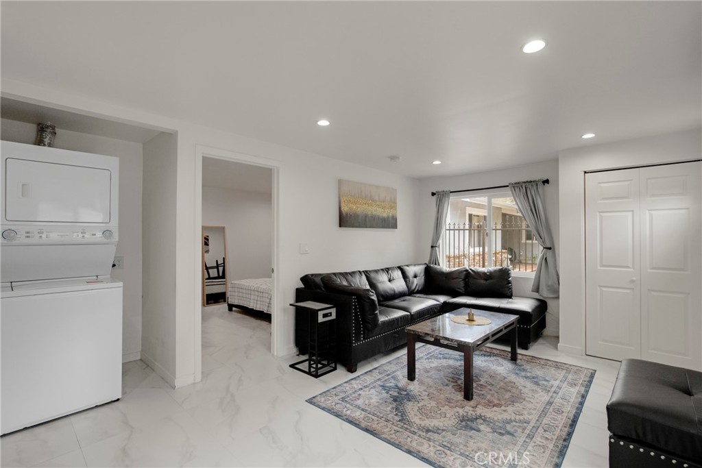 https://media.crmls.org/medias/bfb54e46-a16e-4ea6-aebf-809b10dc0f53.jpg?preset=X-Large
