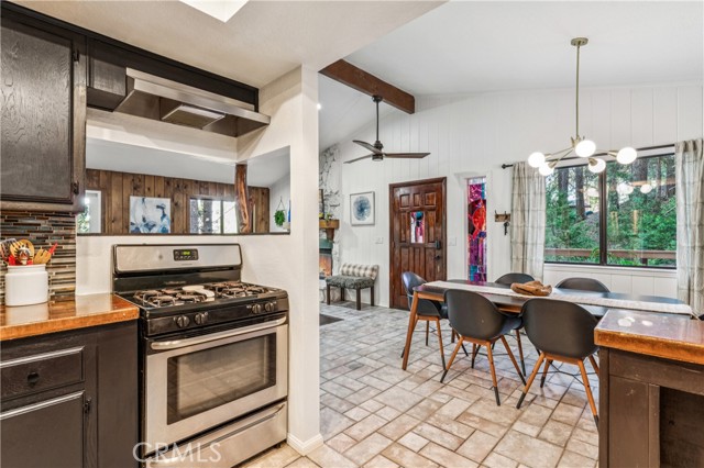 Detail Gallery Image 16 of 46 For 24166 Cresta, Crestline,  CA 92325 - 4 Beds | 3 Baths