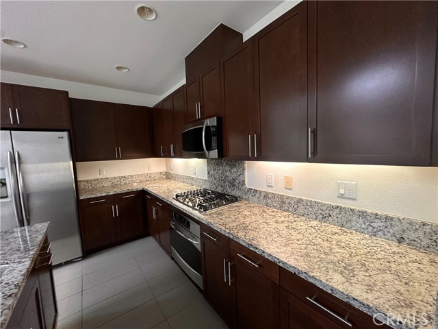 Detail Gallery Image 8 of 69 For 27 Soho, Irvine,  CA 92612 - 3 Beds | 3 Baths