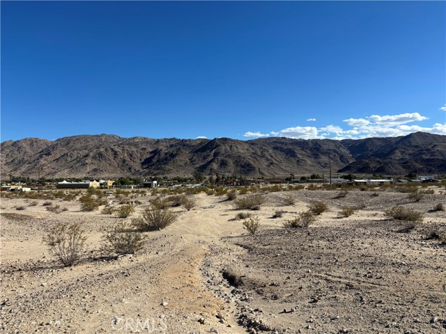 1 Morongo Road, 29 Palms CA: https://media.crmls.org/medias/bfb79dbe-53c9-43b2-96ae-182d65abc88c.jpg