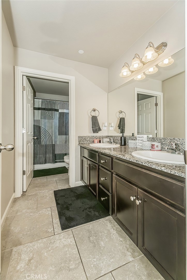 https://media.crmls.org/medias/bfb8cf05-d6ba-4f70-bbb0-c600a5a4d480.jpg?preset=X-Large