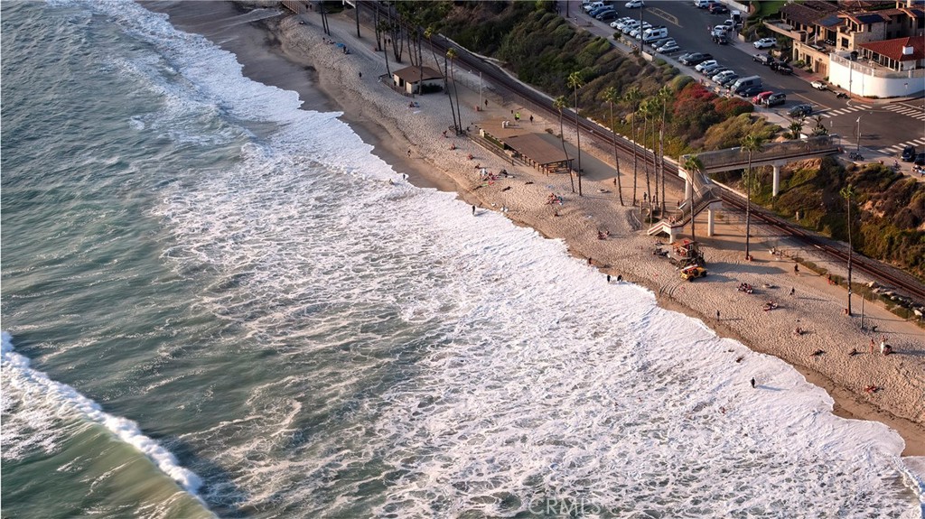 MLS #OC25113040 img 3
