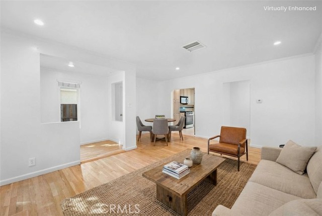 Detail Gallery Image 4 of 34 For 17429 Burbank Bld, Encino,  CA 91316 - 3 Beds | 2 Baths