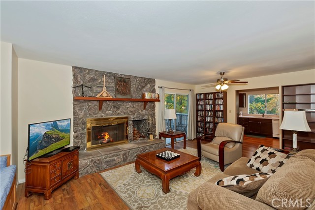 Detail Gallery Image 3 of 40 For 21778 Ridge Dr, Cedarpines Park,  CA 92322 - 3 Beds | 2/1 Baths