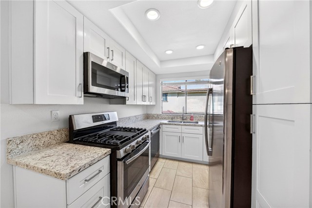 Detail Gallery Image 13 of 36 For 25261 Tanoak, Lake Forest,  CA 92630 - 2 Beds | 2 Baths