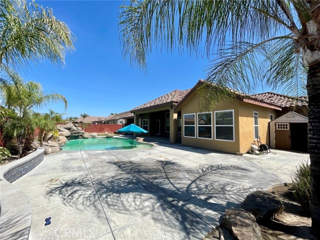 16052 W Middleton Avenue, Kerman CA: https://media.crmls.org/medias/bfbac02f-031e-4077-b850-1e0ba57fb394.jpg