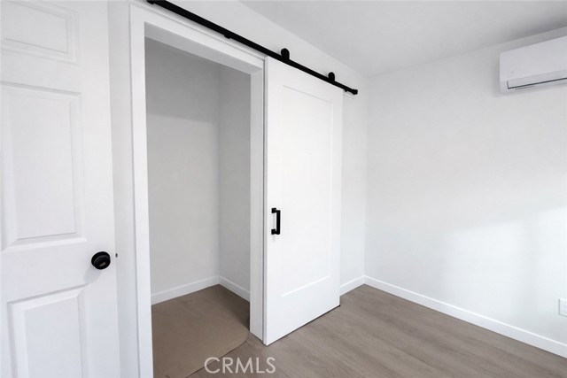 Detail Gallery Image 6 of 14 For 6905 Noble, Van Nuys,  CA 91405 - 2 Beds | 1 Baths