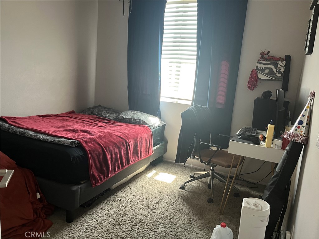 https://media.crmls.org/medias/bfbbebca-1700-44d1-a562-f10a206d30da.jpg?preset=X-Large